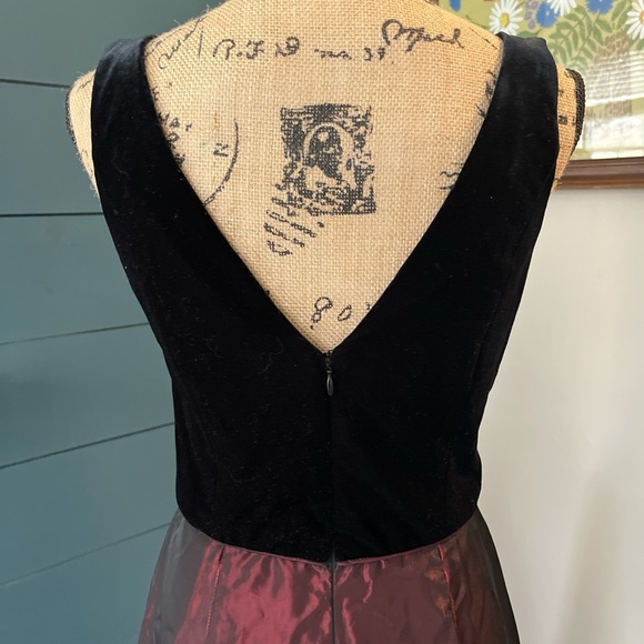 Crimson by Lawrence Kurtz Vintage Black Velvet  Iridescent Red Formal Prom Dress - Picture 3 of 8